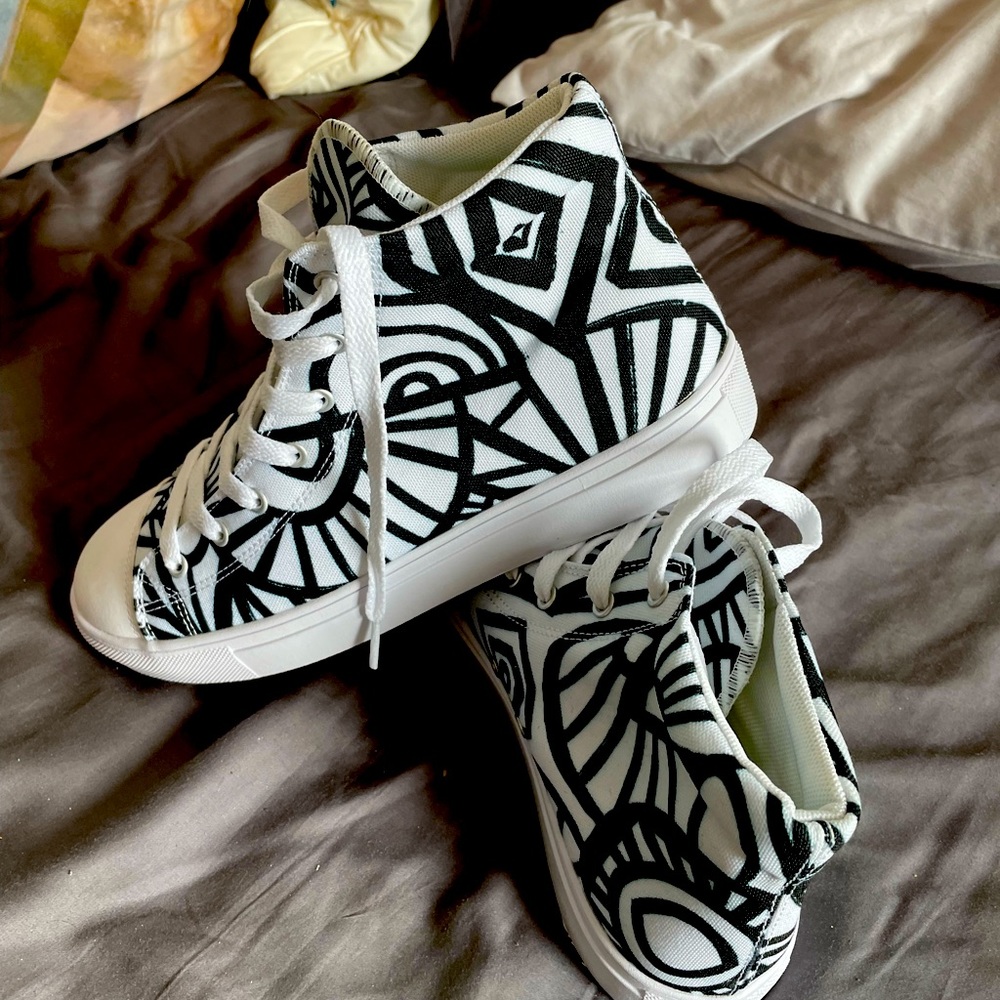 Converse Style Cool Design Shoes